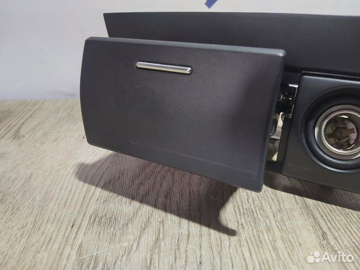 Пепельница чёрная в сборе Toyota Mark II GX110