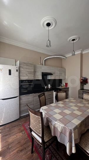 2-к. квартира, 80 м², 2/4 эт.