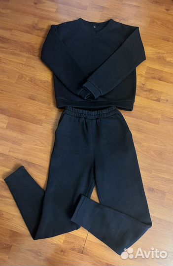 Женский спортивный костюм