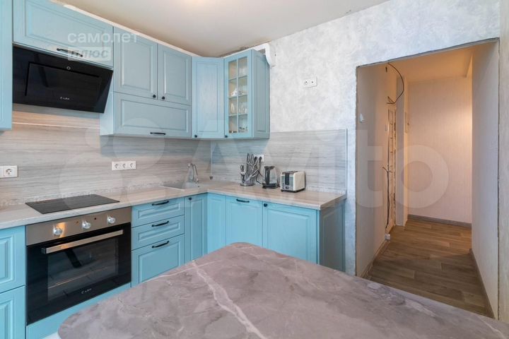 2-к. квартира, 55 м², 1/17 эт.