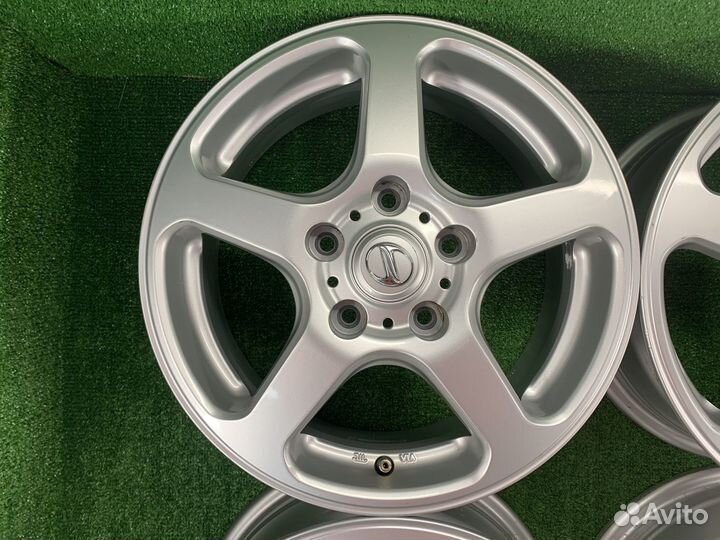 R15 Weds 5x114.3 6JJ ET+52 цо73,1мм вес 6,35кг