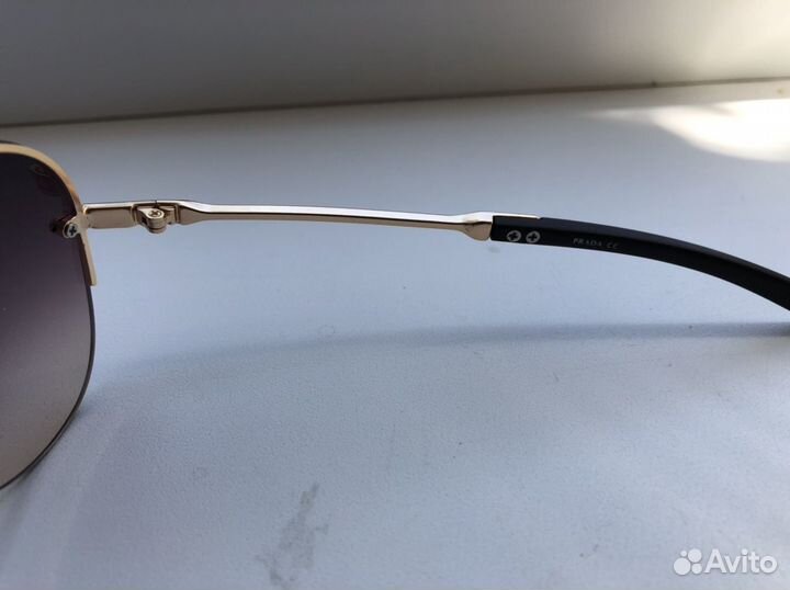 Очки Prada