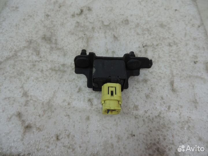 Датчик удара передний левый Subaru Forester 2002