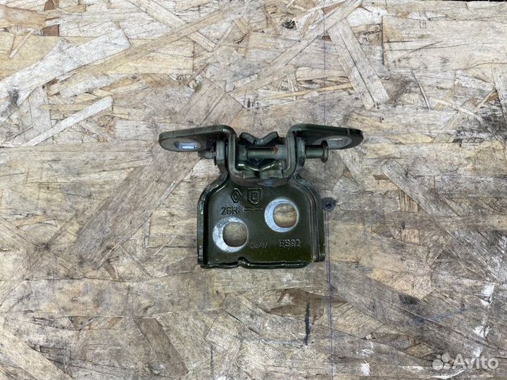 Петля двери задняя левая Renault Duster