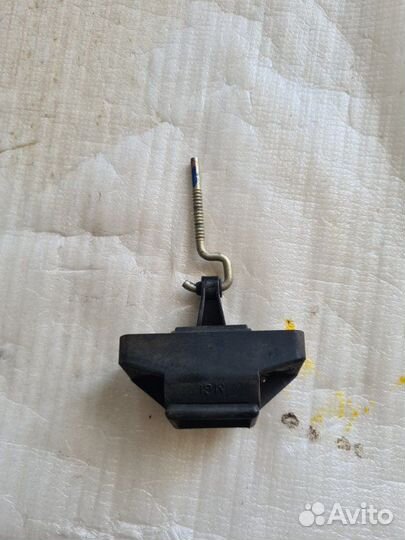 Замок багажника Renault Sandero 2011