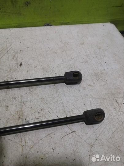 Амортизатор двери багажника Форд Фокус 2