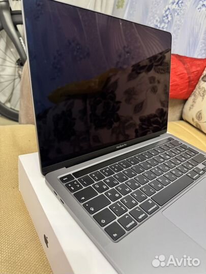 Macbook Pro 13 2020 TB 16Gb/1Tb Новый