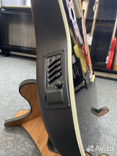 Гитара электроакустическая