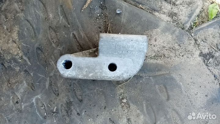 Кронштейн генератора Opel Vectra B