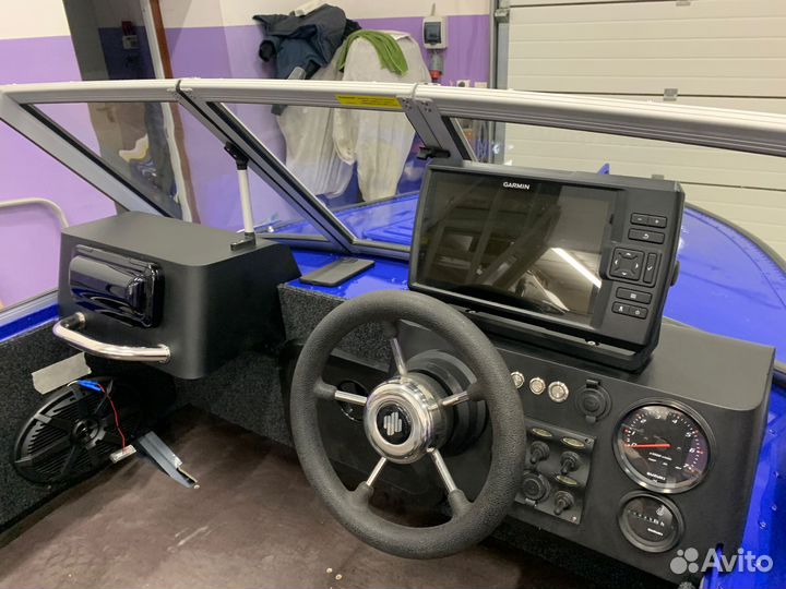 Рулевая консоль на лодку