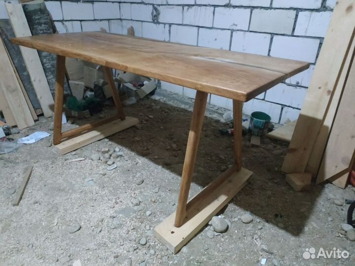 Стол с эпоксидной смолой