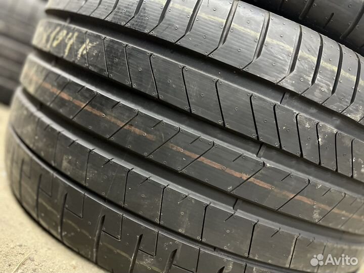 Pirelli P Zero PZ4 285/35 R20 и 315/30 R20