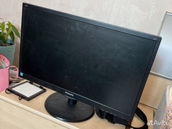 Монитор Philips 22 дюйма