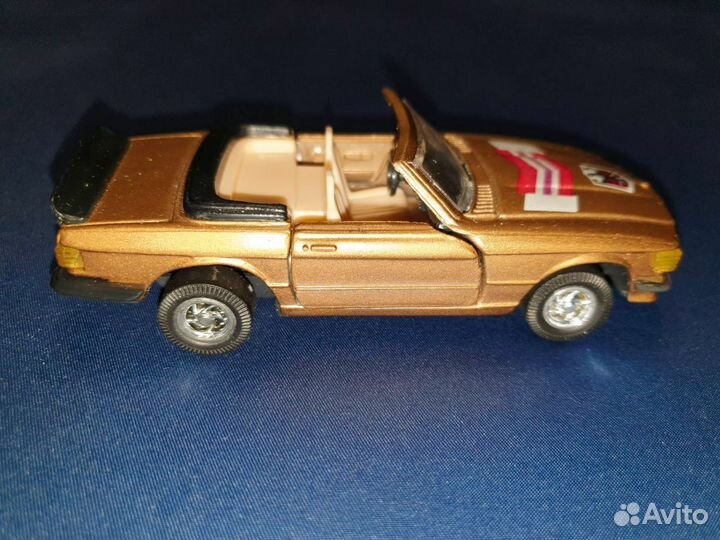 Модель автомобиля mercedes benz 1 43