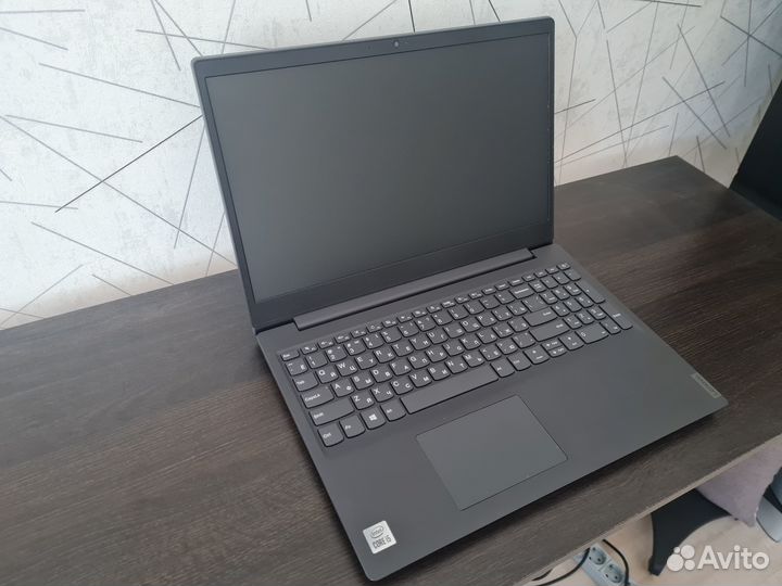 Lenovo V15-IIL
