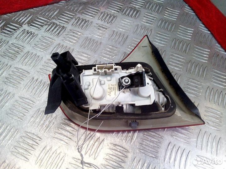 Фонарь крышки багажника правый Audi A4 B6 2006