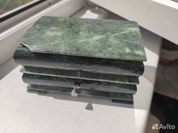 Шкатулка из камня змеевик