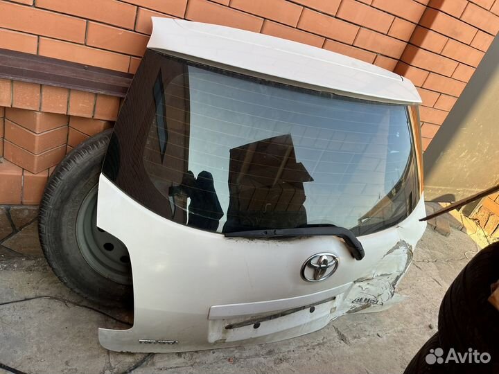 Стекло тойта аурис