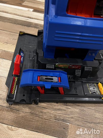 Hot wheels трек гараж