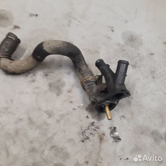 Корпус термостата 4M5G6L721 Форд Фокус 2 1.6