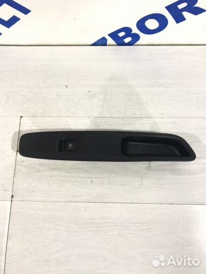 Кнопка стеклоподъемника передняя renault arkana 1