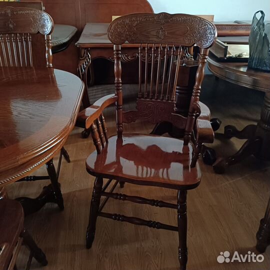 Стол и стулья