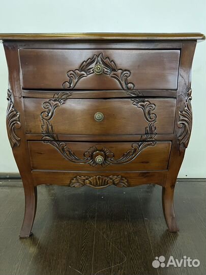 Тумбочка прикроватная