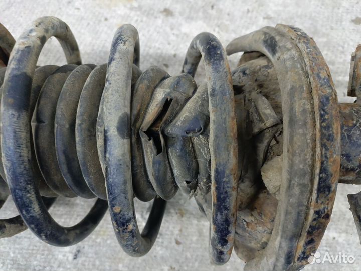 Передняя правая стойка в сборе Ford Mondeo 2