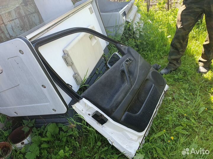 Дверь водительская volkswagen (левая передняя)