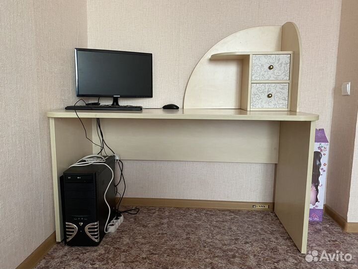 Компьютерный стол