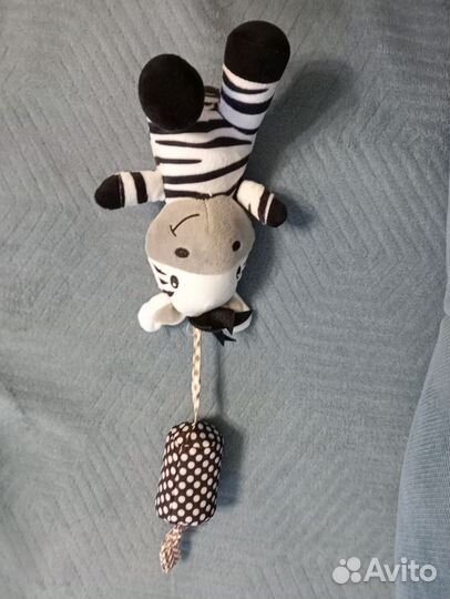 Погремушка подвеска черно белая