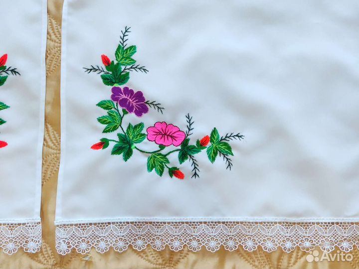 Вышитые занавески