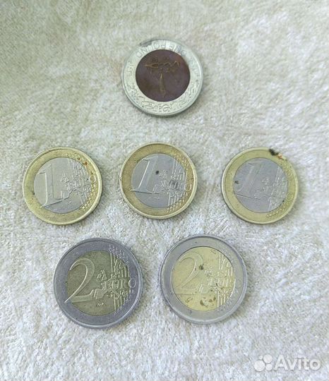 Монеты евро и египетский фунт