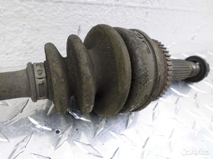 Полуось задняя правая Pontiac Vibe 1