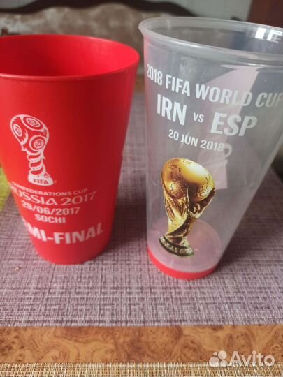 Пластиковые стаканы2 штуки