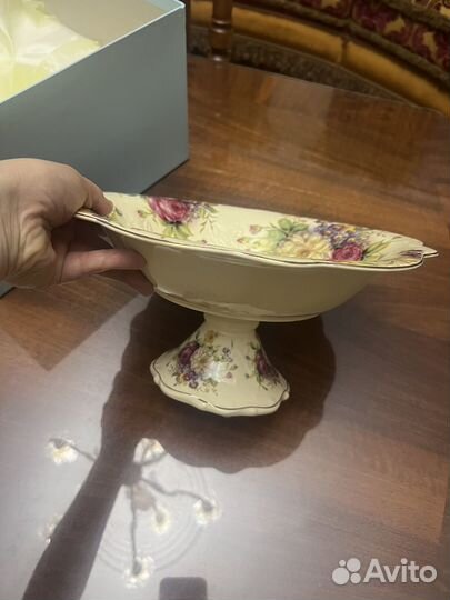 Фруктовница на ножке фарфор