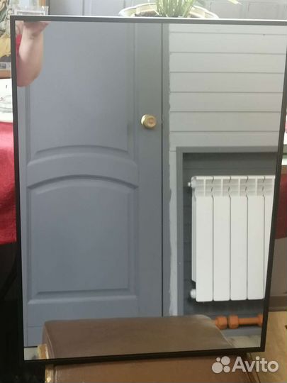 Зеркало в металлической раме новое