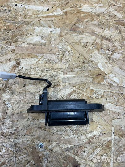 Ручка крышки багажника Mitsubishi Outlander xl