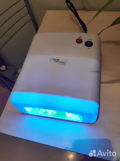 Лампа для сушки гель лака на ногтях