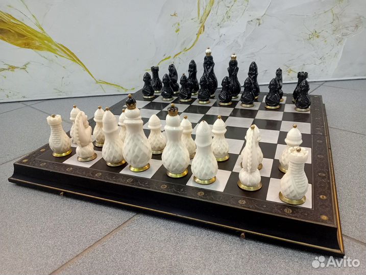 Шахматы из карболита c латунным oснованиeм. СССР