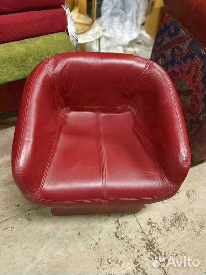 Кресло красное кожзам