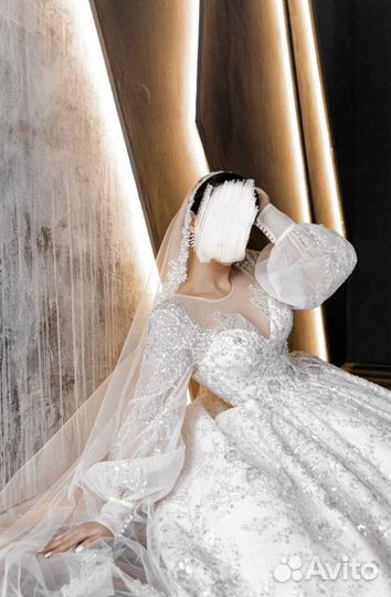 Пышное свадебное платье со шлейфом