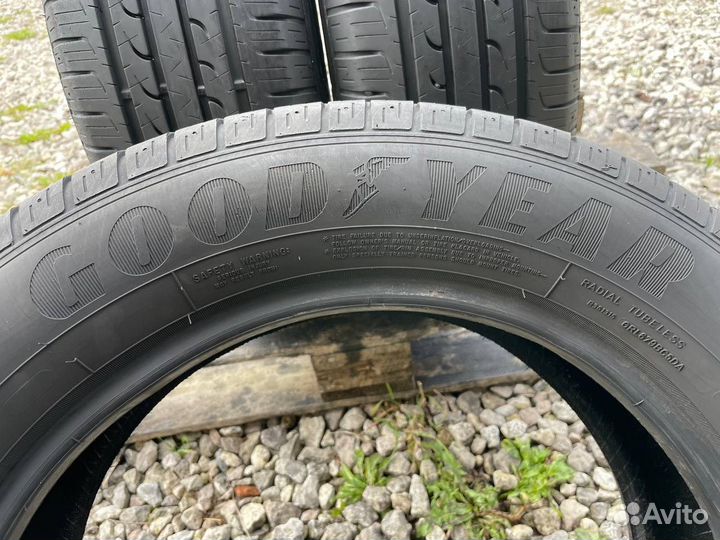 Goodyear EfficientGrip SUV 4x4 215/60 R17