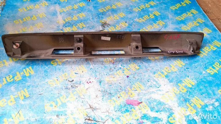 Накладка крышки багажника Mazda Demio DY3W DY5W