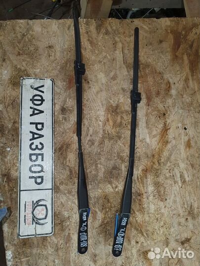 Поводок дворника левый Opel Astra H / Family 2004