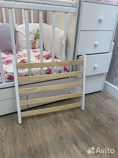 Детская кроватка-трансформер с маятником и комодом