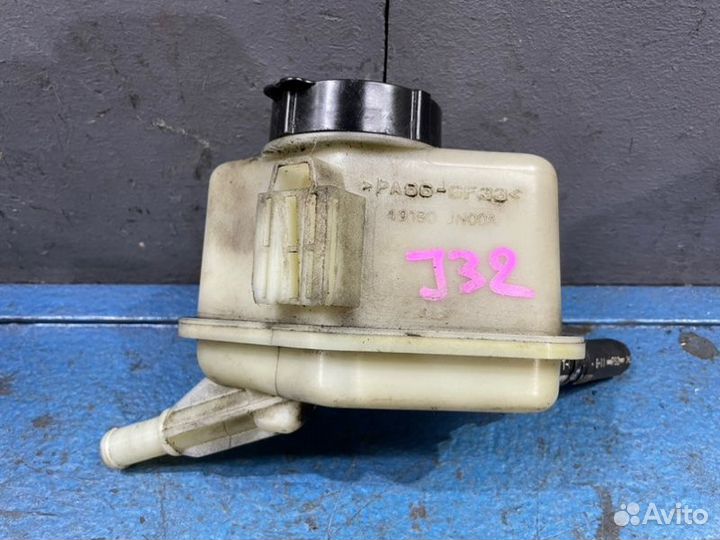 Бачок гура Nissan Teana J32