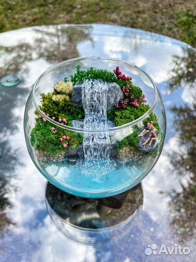 Моссариум мини, с водопадом и людьми