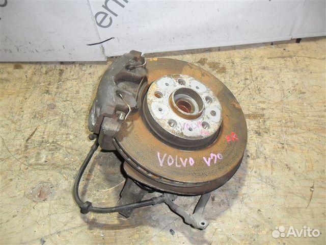 Ступица (кулак, цапфа) передняя правая Volvo V70