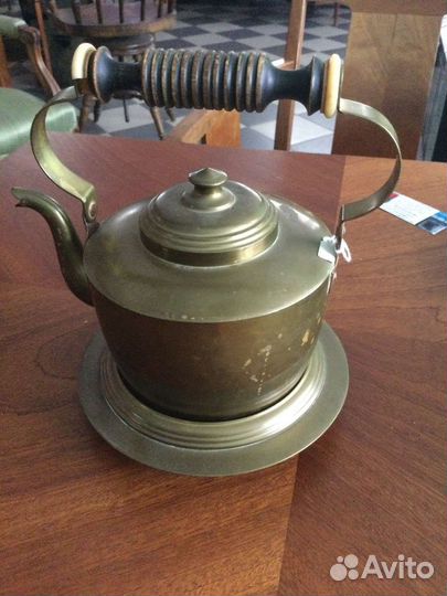 Антикварный чайник на подставке 1900-е годы